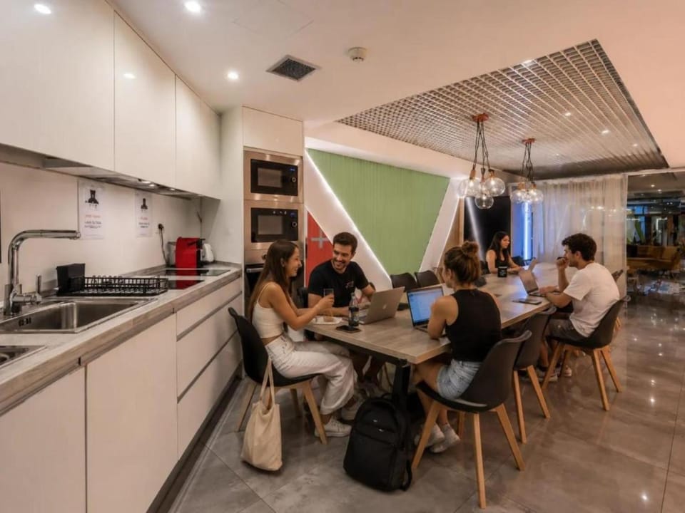 Communal lounge/ TV room, Seating area, Dining area, Communal kitchen, Area and facilities, group of guests