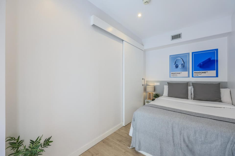 Bed, Photo of the whole room, Bedroom, air conditioner
