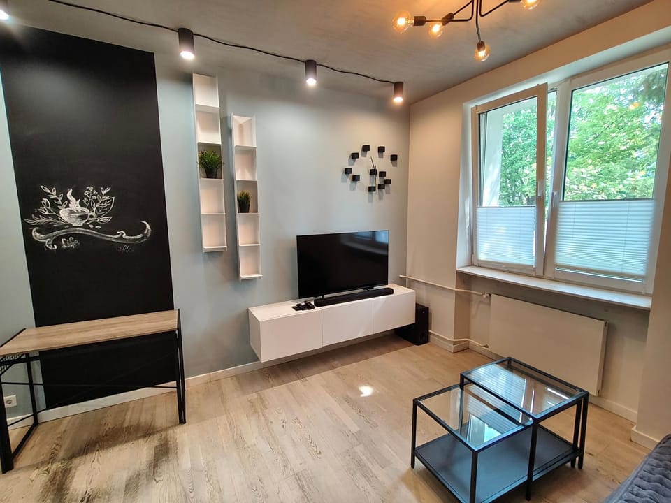 Be my Guest- Fontany calm Apartment Metro Wi-Fi free parking zone Apartment in Warsaw