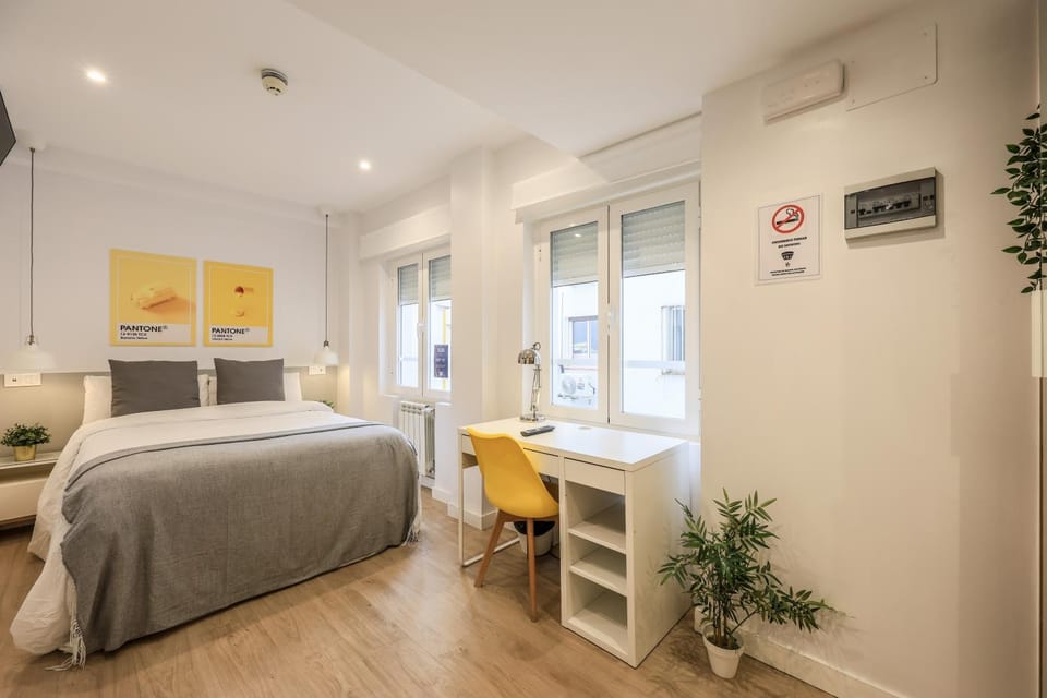 Bed, Photo of the whole room, Seating area, Bedroom, air conditioner