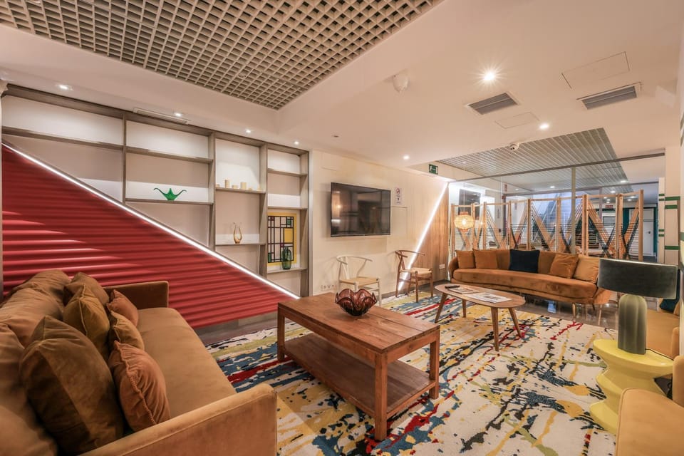 Communal lounge/ TV room, TV and multimedia, Living room, Seating area
