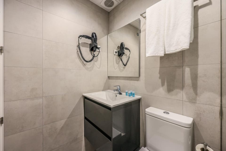 Shower, Bathroom, heating, towels