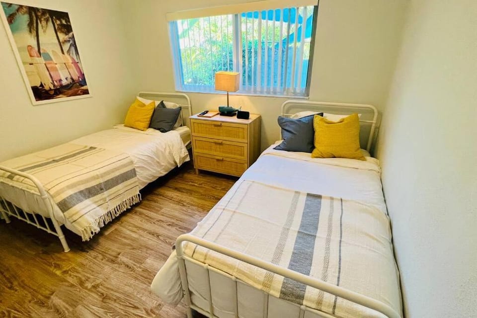 Luxury 2/2 private oasis w/Hot Tub walk to Beach Villa in Cape Canaveral