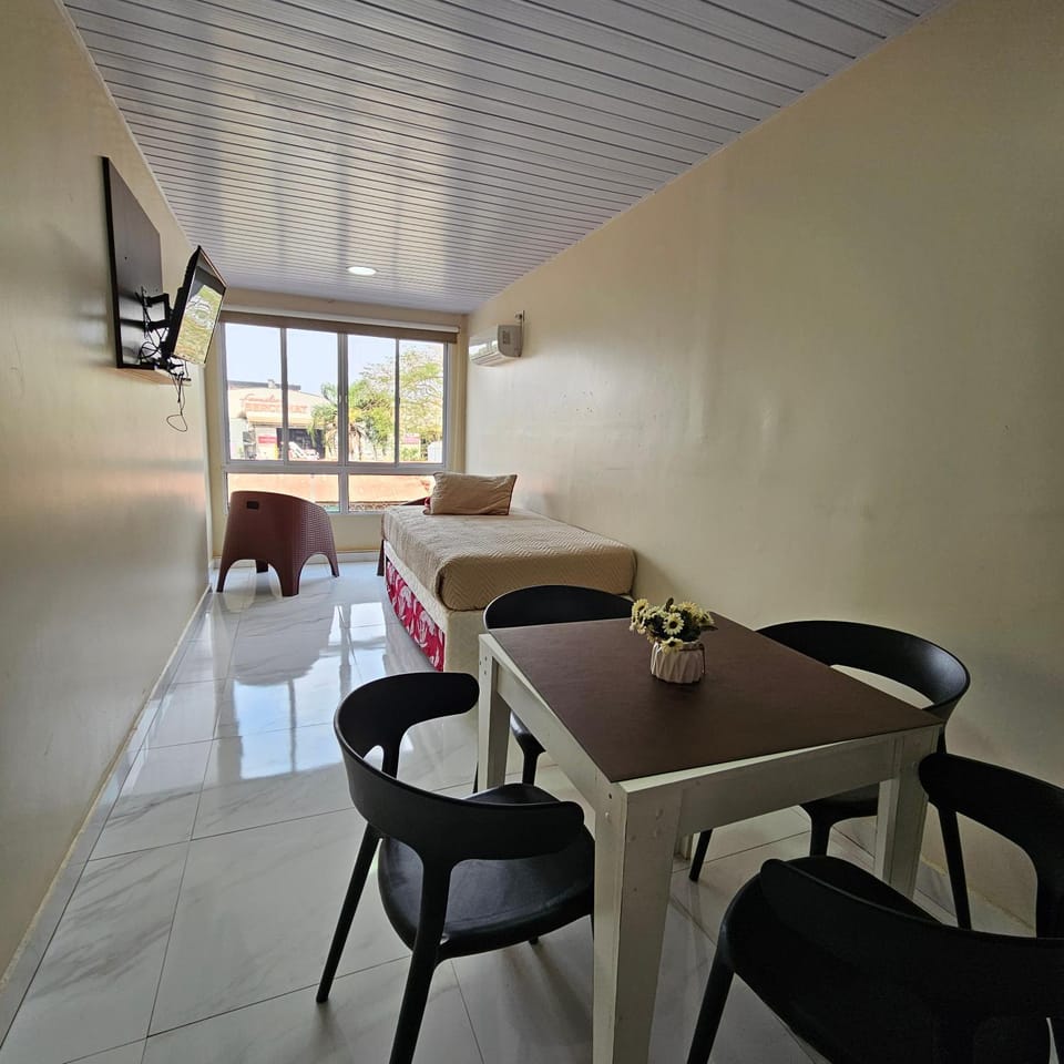 Bed, TV and multimedia, Living room, Photo of the whole room, Dining area, air conditioner