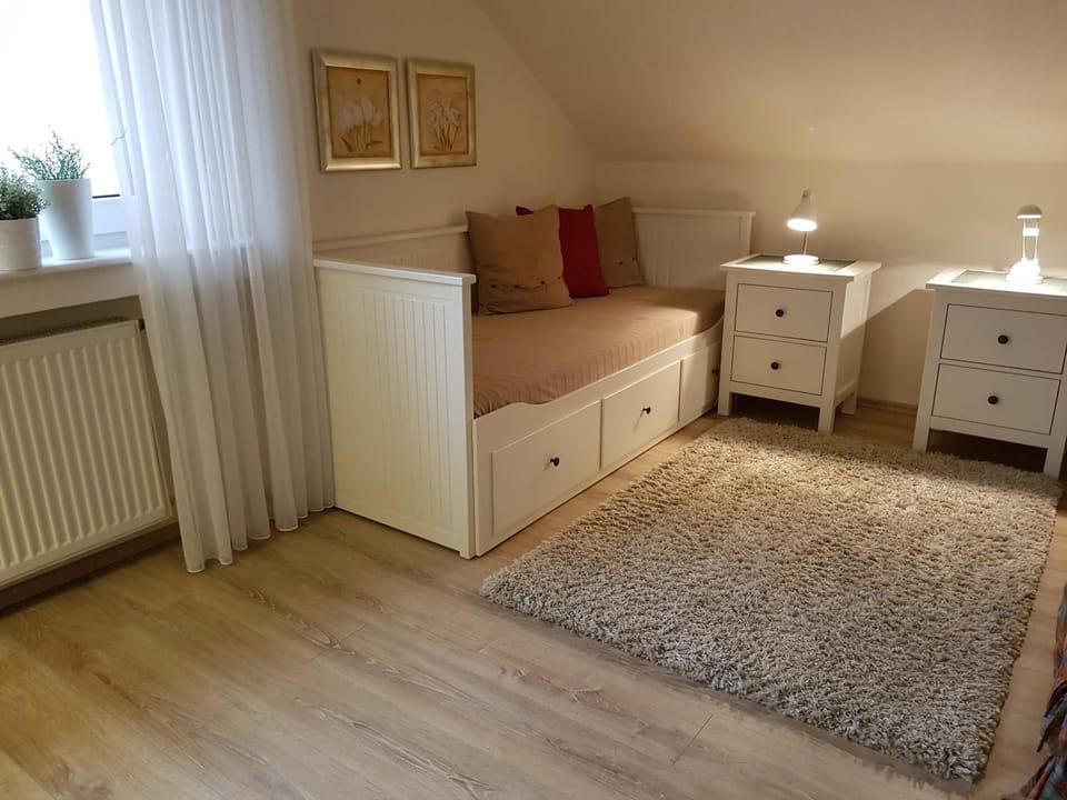 Bed, Photo of the whole room, Decorative detail