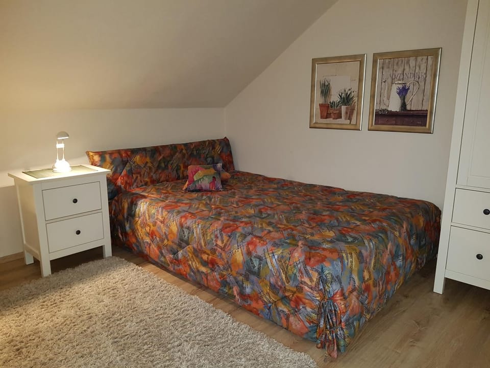 Bed, Photo of the whole room, Decorative detail