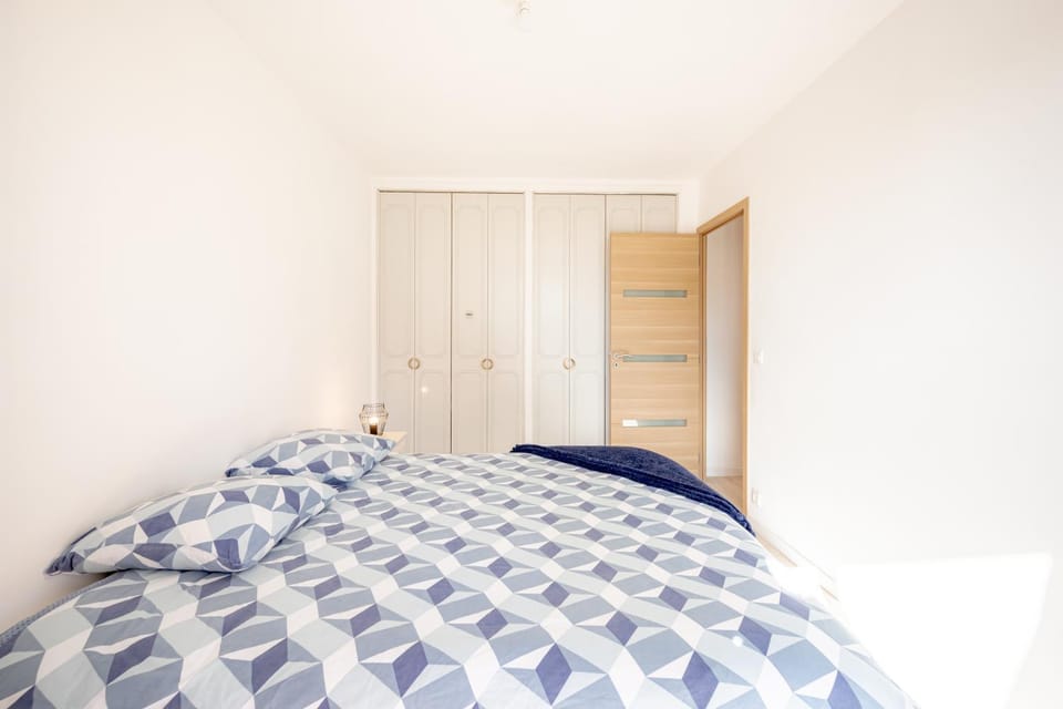 Bed, Photo of the whole room, Bedroom, wardrobe