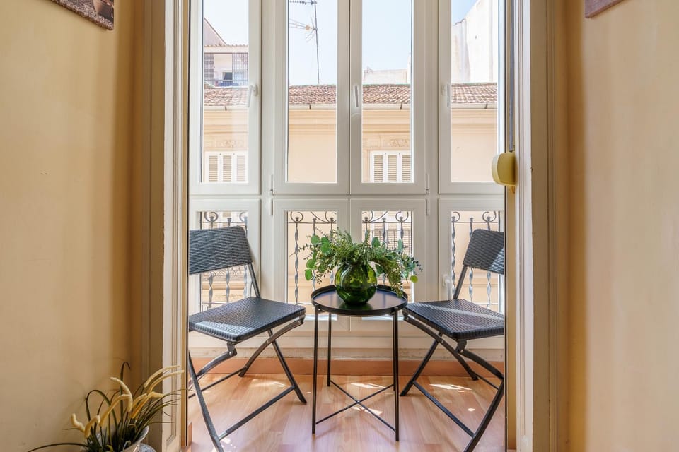 View (from property/room), Balcony/Terrace, Street view