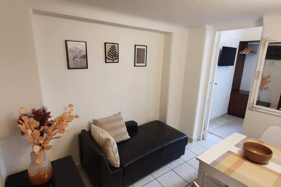 Lefti's Cosy Studio 40m2, Metro 7' Apartment in Athens