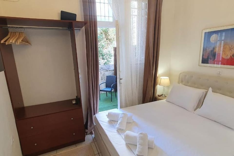 Lefti's Cosy Studio 40m2, Metro 7' Apartment in Athens