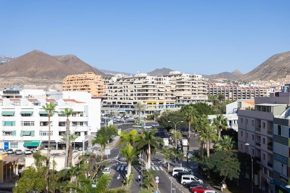 Nearby landmark, Day, Neighbourhood, Natural landscape, View (from property/room), City view, Street view, Location