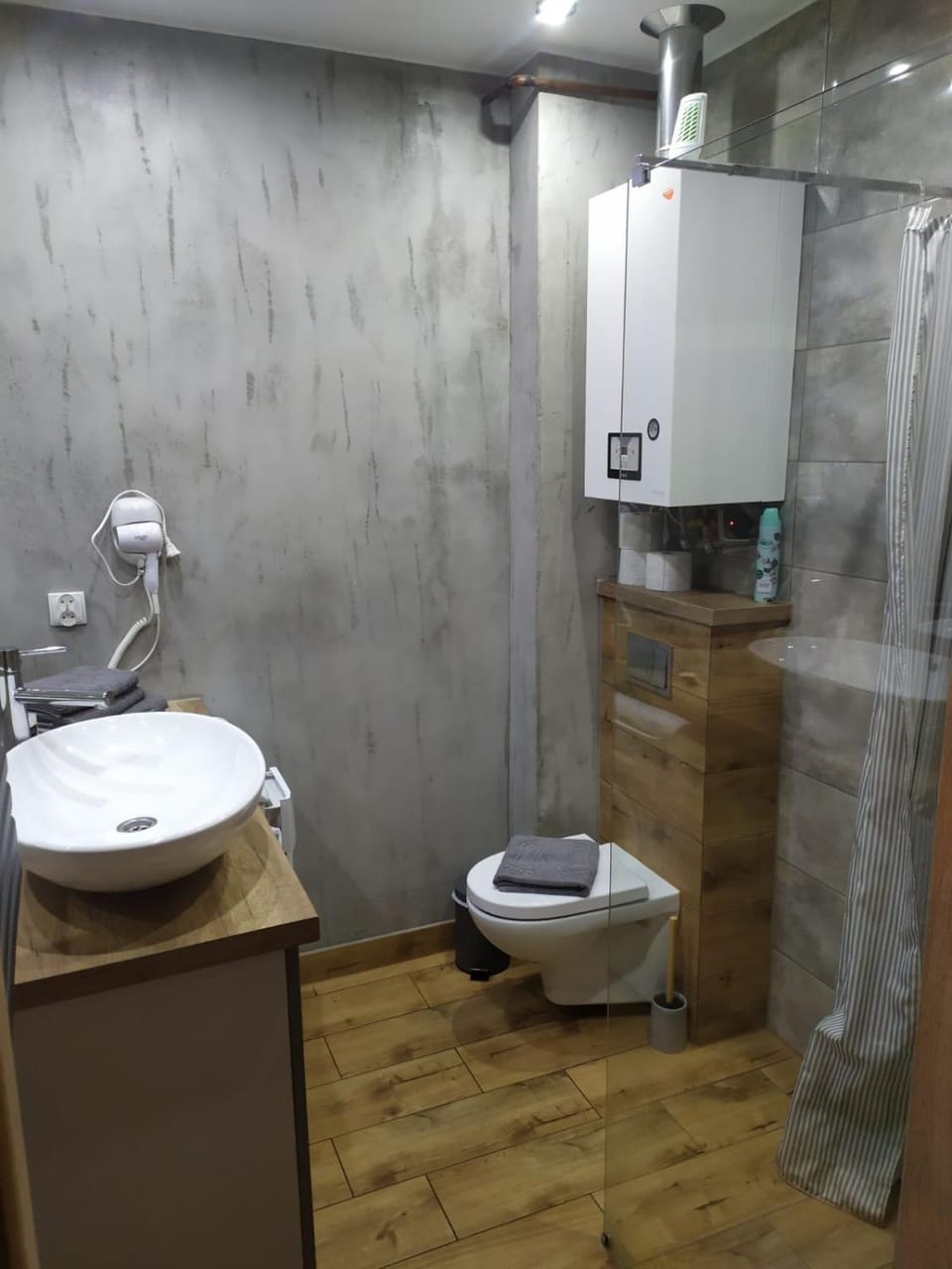 Shower, Toilet, Bathroom, towels