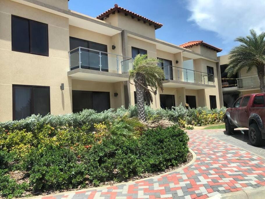 Cozy 1 Bedroom Condo- Gold Coast, Noord ARUBA Apartment in Noord