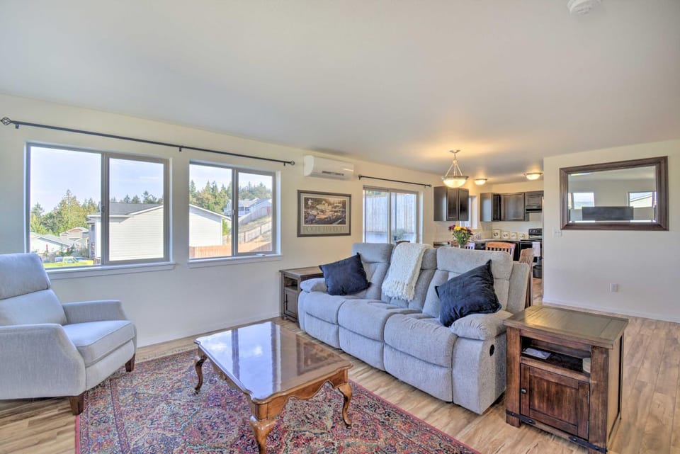 Pet-Friendly Poulsbo Abode with Mountain Views! House in Poulsbo