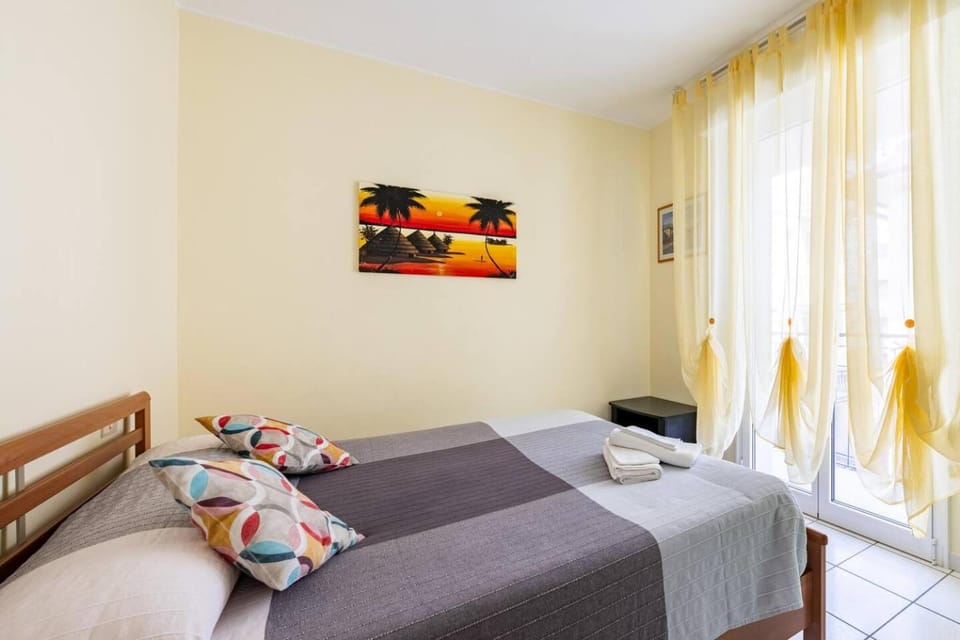 30 mt dal mare, nel centro e con posto auto Apartment in Liguria