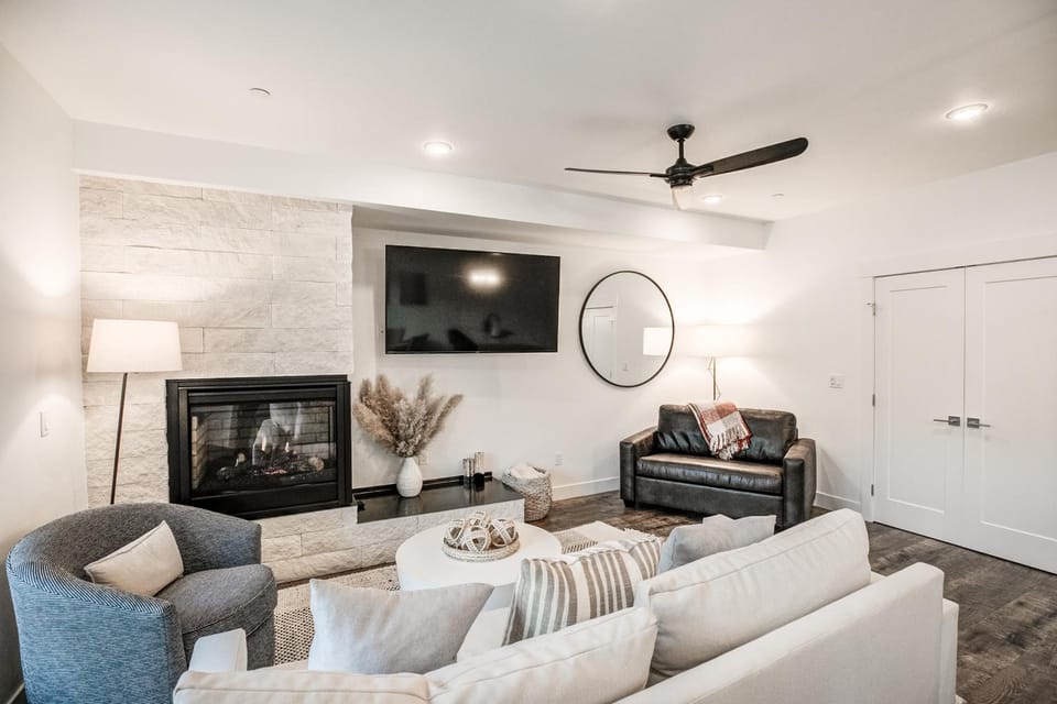 River West Ptarmigan Peak Condo: Upscale Riverfront Retreat Apartment in Silverthorne