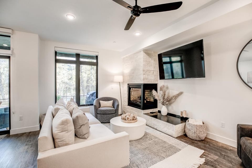 River West Ptarmigan Peak Condo: Upscale Riverfront Retreat Apartment in Silverthorne