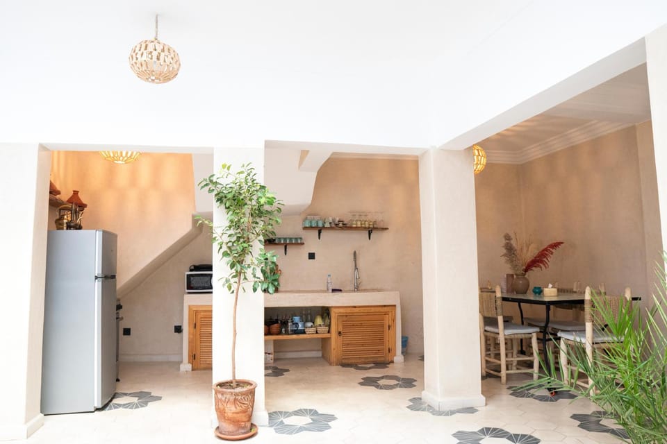 Dining area, kitchen
