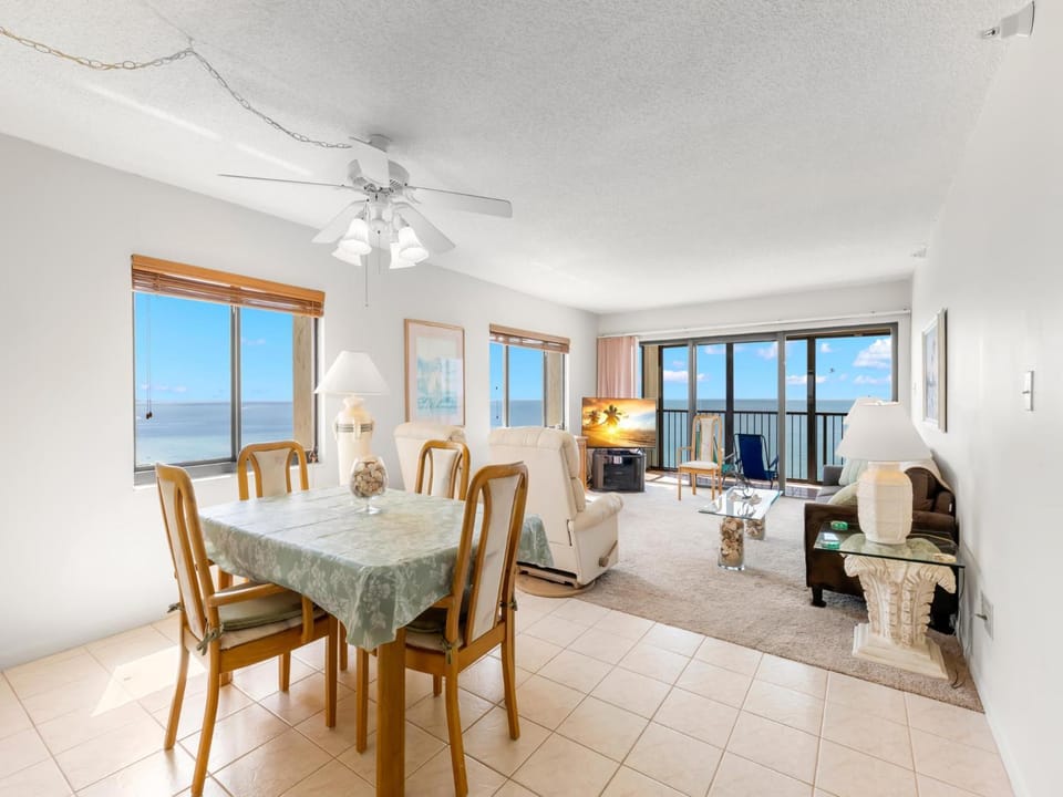 Balcony/Terrace, Living room, Seating area, Dining area, Sea view