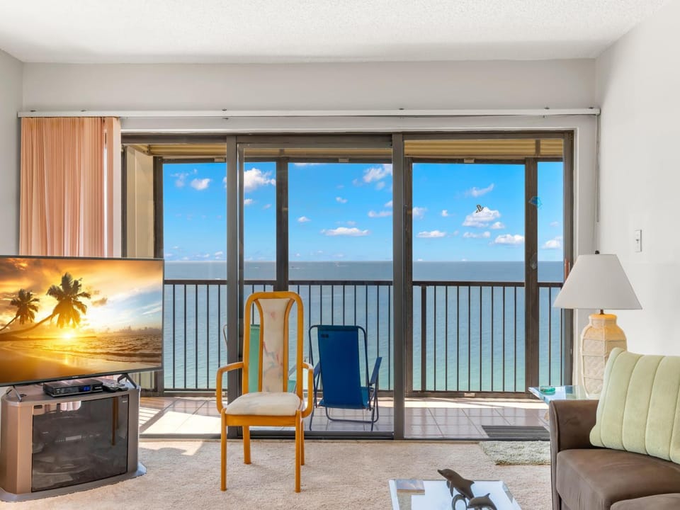 TV and multimedia, Balcony/Terrace, Living room, Seating area, Sea view, furniture