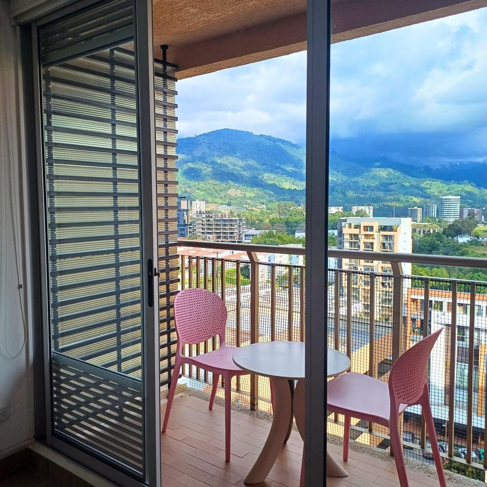 Balcony/Terrace, City view, Mountain view