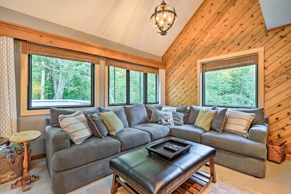 Family-Friendly Stratton Gem Close to Slopes! House in Vermont