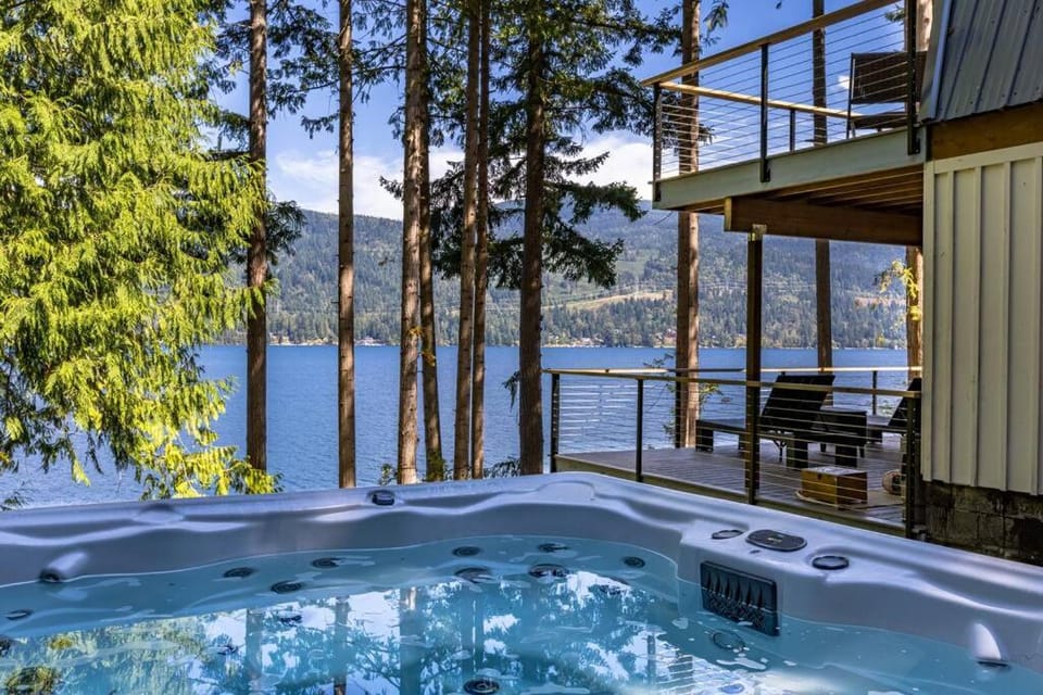Casa Las Nubes NEW! Whatcom Lakefront Cabin/HotTub Cabin in Sudden Valley