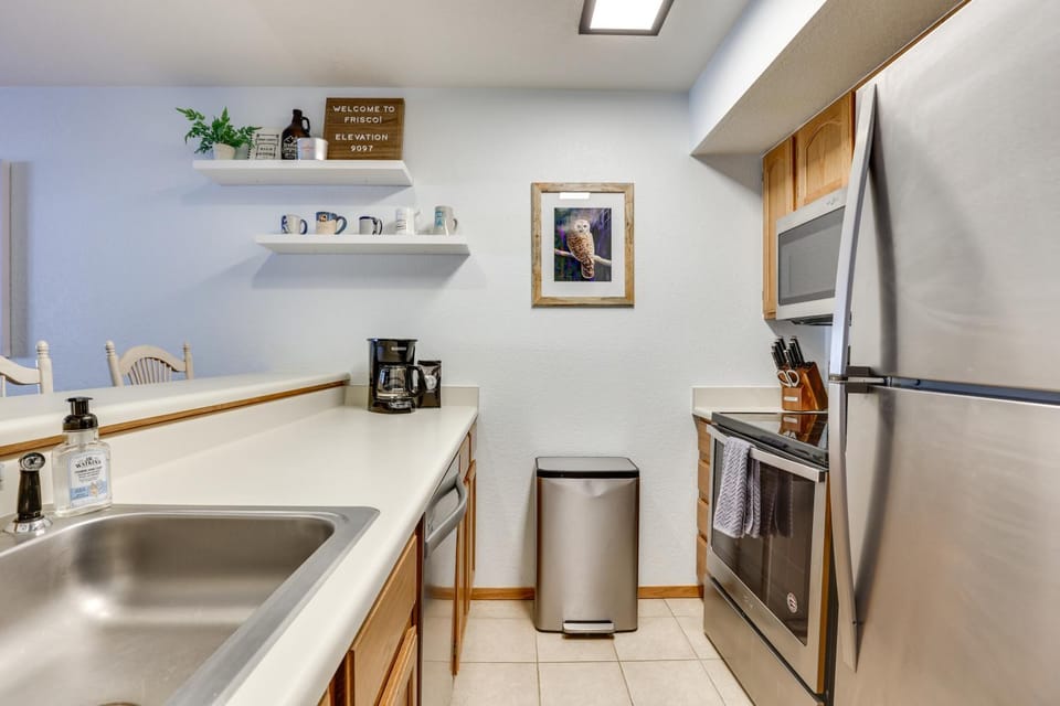 Walkable Frisco Condo: Mtn Views & Shared Hot Tub! House in Frisco