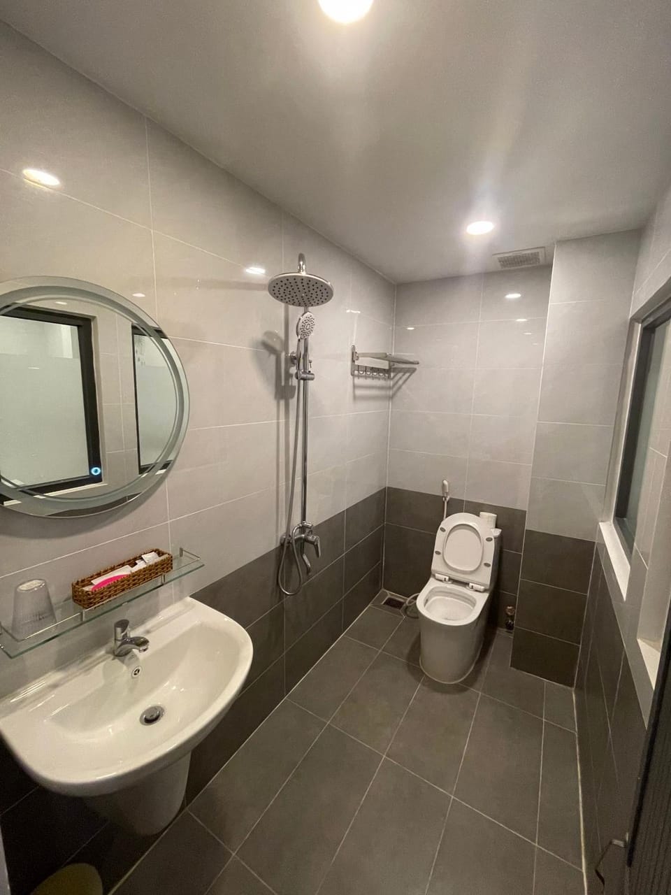 Shower, Toilet, Bathroom, bidet, towels