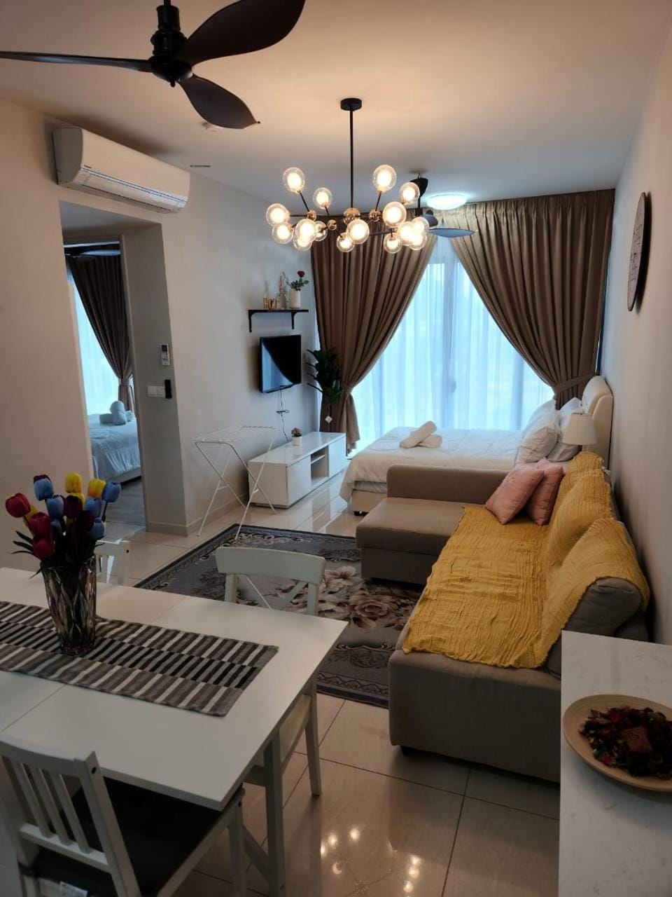 Bed, TV and multimedia, Living room, Seating area, Bedroom, air conditioner