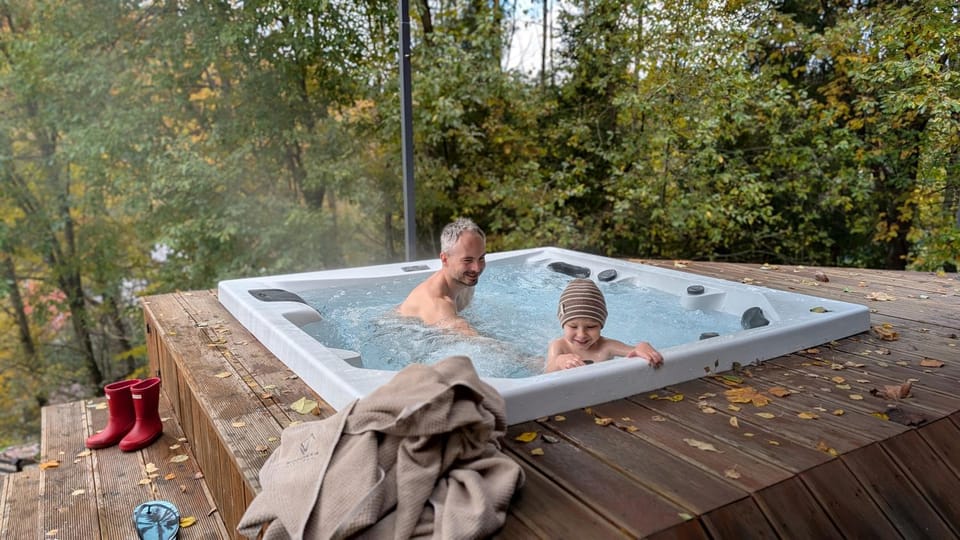 Day, People, Hot Tub, children, group of guests