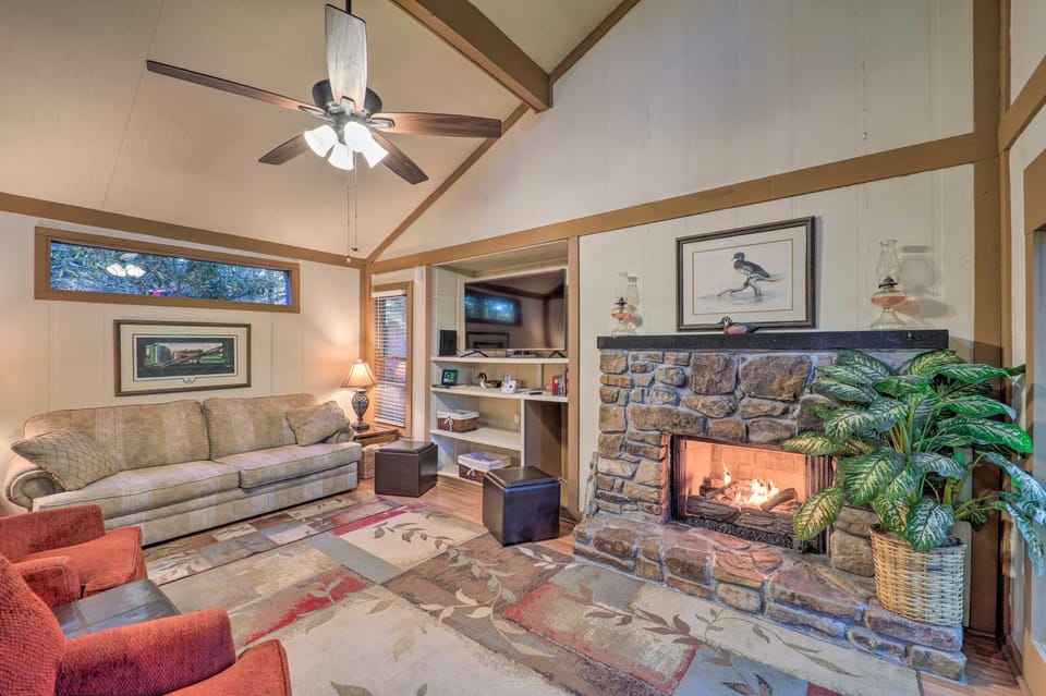 Ski Resort Cabin w/ Deck in Beech Mountain! Cabin in Beech Mountain