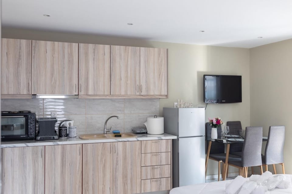 TV and multimedia, Coffee/tea facilities, Kitchen or kitchenette, Dining area, minibar, oven, pet friendly, stove