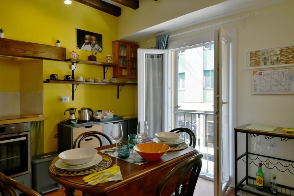 Open Space in Porta Venezia Apartment in Milan