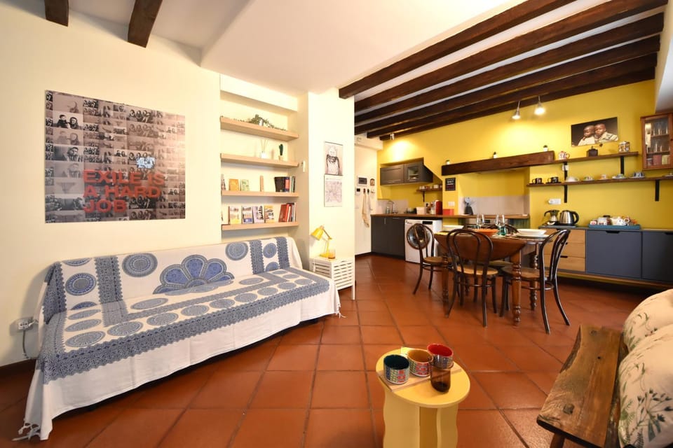 Open Space in Porta Venezia Apartment in Milan