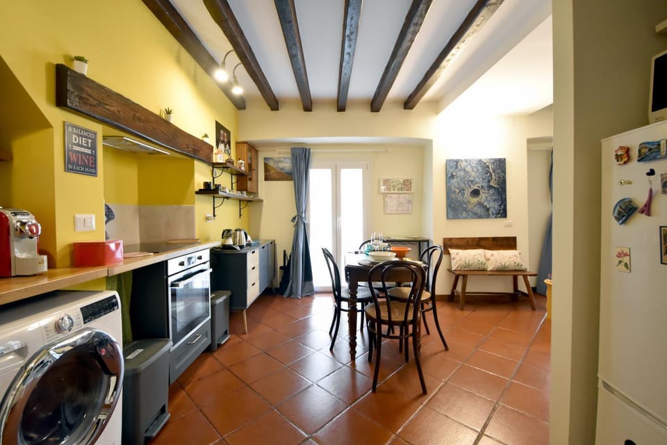 Open Space in Porta Venezia Apartment in Milan