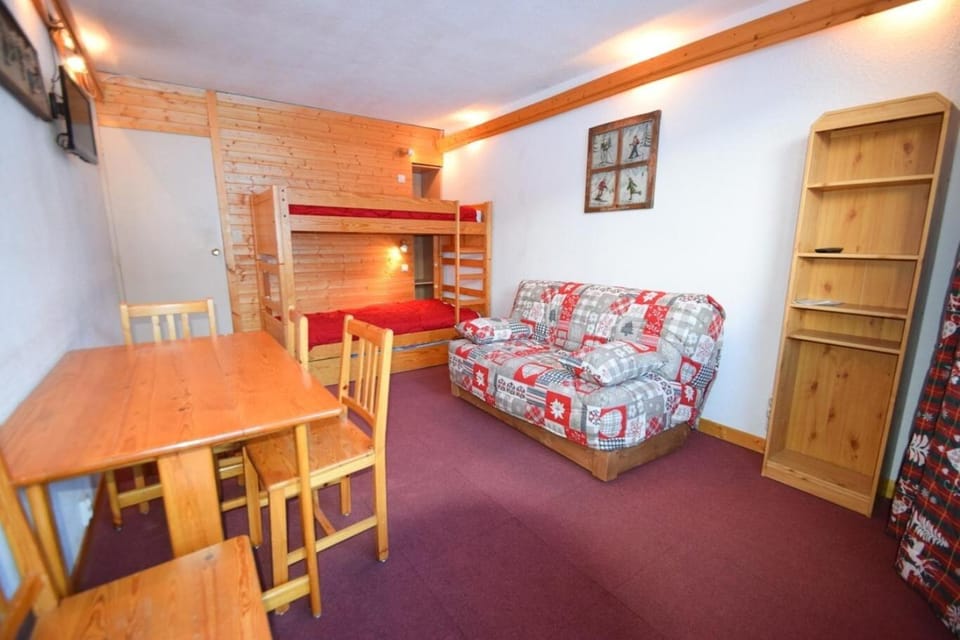 Bed, kitchen