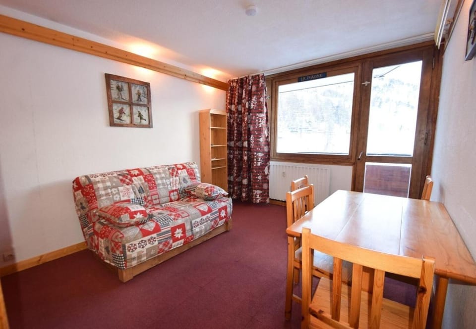 Bed, kitchen