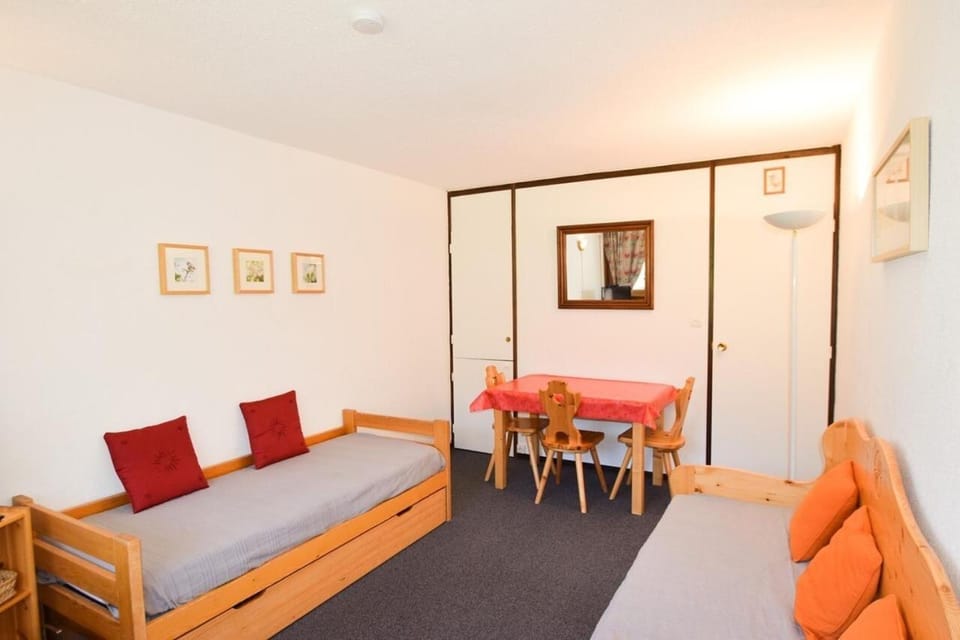 Bed, Bedroom, kitchen