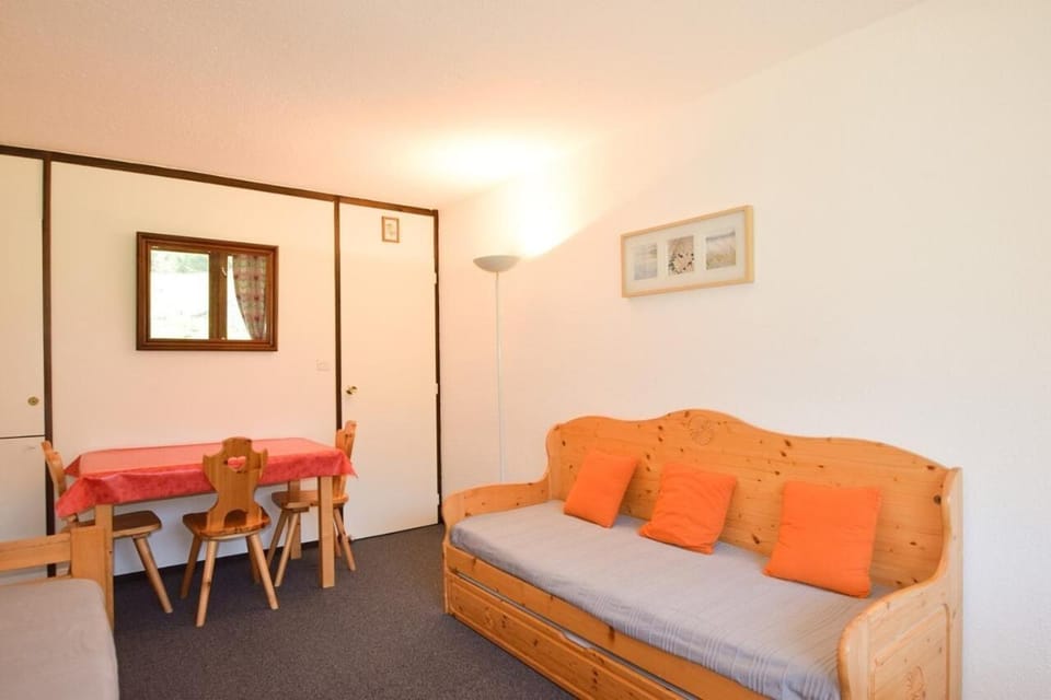 Bed, Living room