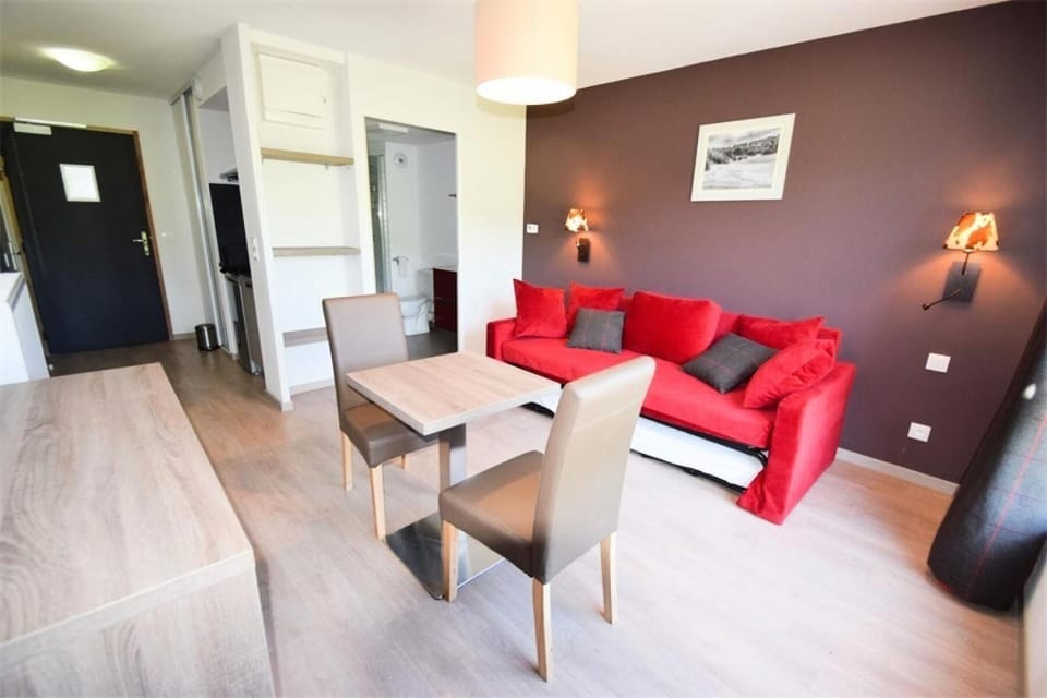 Bed, Living room, kitchen