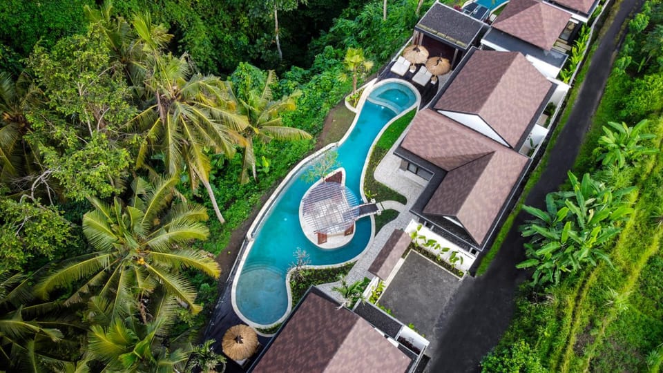 Property building, Bird's eye view, Pool view, Swimming pool