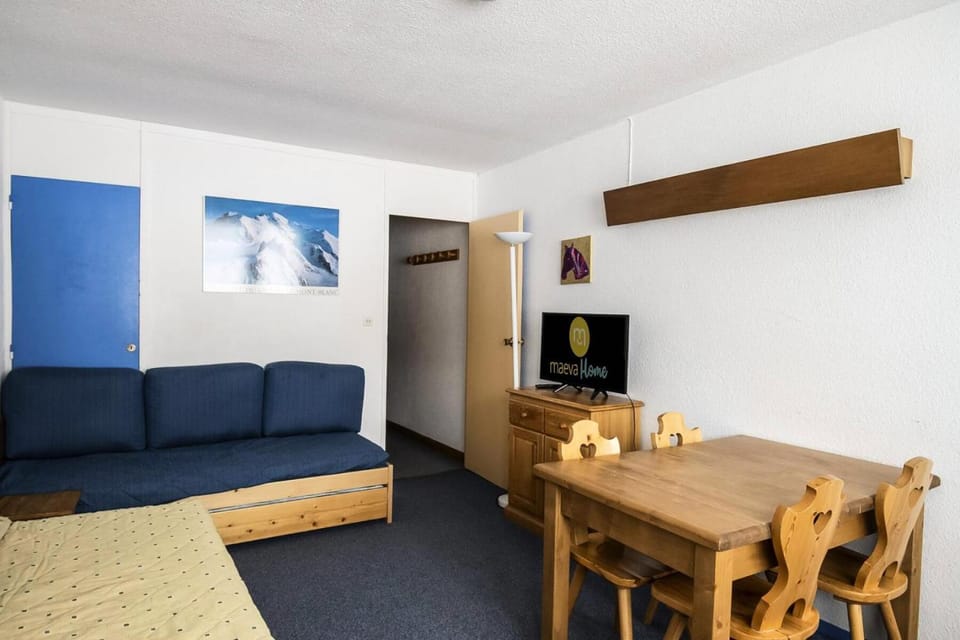 Bed, Living room, kitchen
