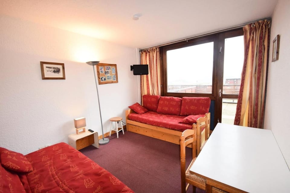 Bed, Living room