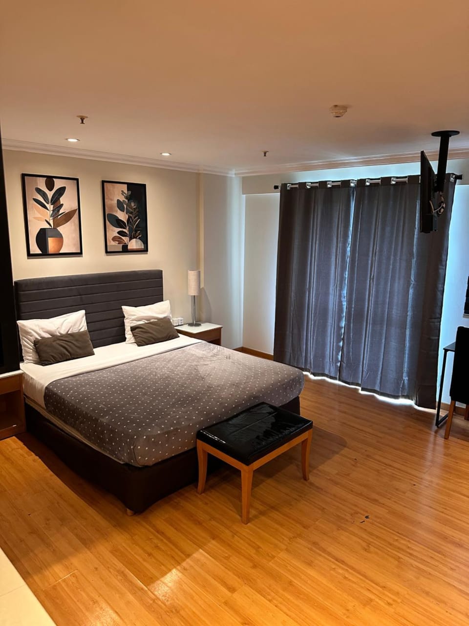 Barra da Tijuca - 508 - De Frente para Maravilhosa Piscina - Estacionamento Gratuito - Academia Comphania Atletica - Balsa para Praia Grátis - Microondas - Geladeira Grande - Recepção 24horas - Wi-Fi - Com Pia Apartment in Rio de Janeiro