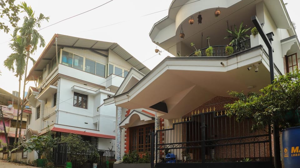 Property building, Facade/entrance, Day, View (from property/room), Balcony/Terrace, Parking
