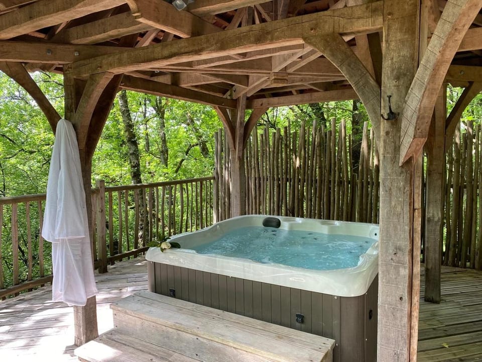 Natural landscape, Hot Tub, Spa and wellness centre/facilities