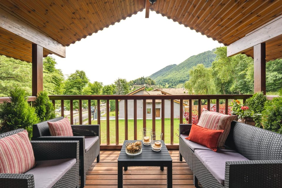 Balcony/Terrace, Mountain view
