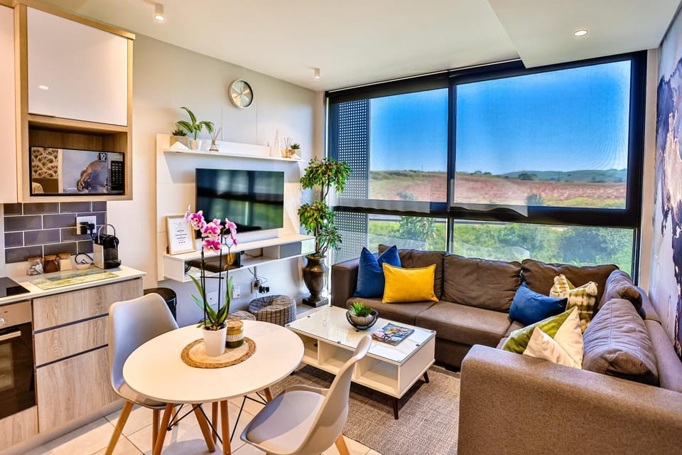 Natural landscape, Kitchen or kitchenette, Living room, Seating area, Dining area, pet friendly