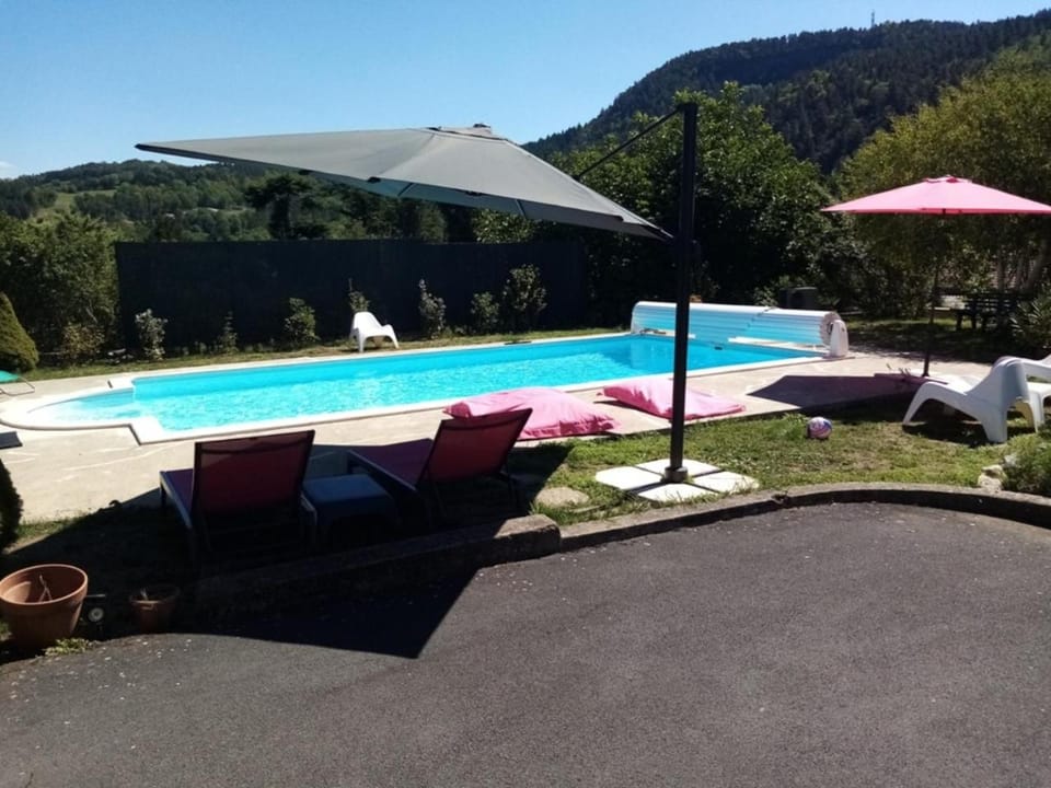 Gîte "Le temps d'une pause" terrasse et piscine Apartment in Auvergne-Rhône-Alpes